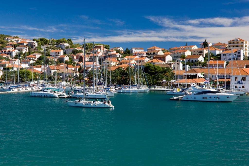 Fotografie z fotogalerie ubytování Studio Apartment in Trogir with Sea View, Terrace, Air Conditioning, Wi-Fi (4786-5) v Trogiru
