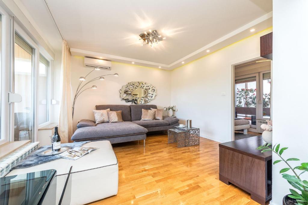 Posedenie v ubytovaní Marina Yacht Apartment
