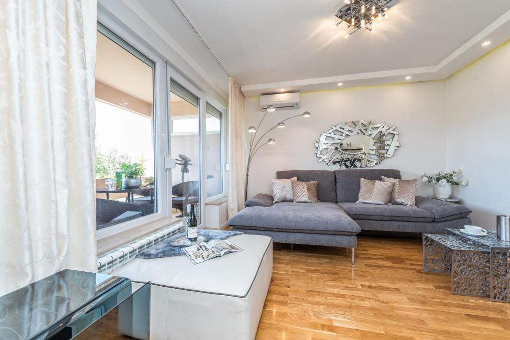 Posedenie v ubytovaní Marina Yacht Apartment