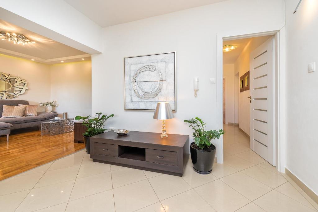 Posedenie v ubytovaní Marina Yacht Apartment