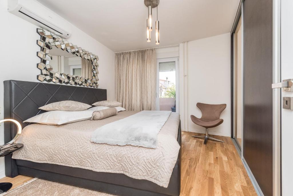 Posteľ alebo postele v izbe v ubytovaní Marina Yacht Apartment