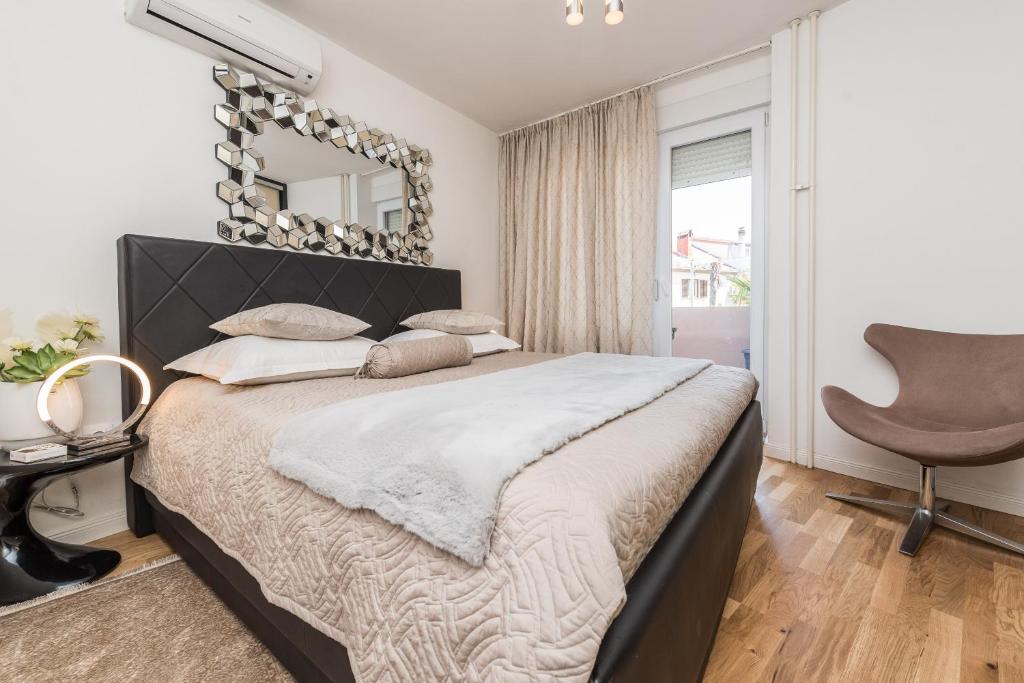Posteľ alebo postele v izbe v ubytovaní Marina Yacht Apartment