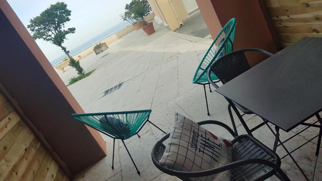 Balcone o terrazza di Cap Esterel Mer Sport et Nature, dans village Pierres et Vacances