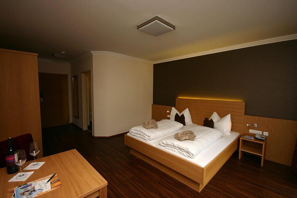 Postel nebo postele na pokoji v ubytování Hotel Herzblut - Joker card included in summer