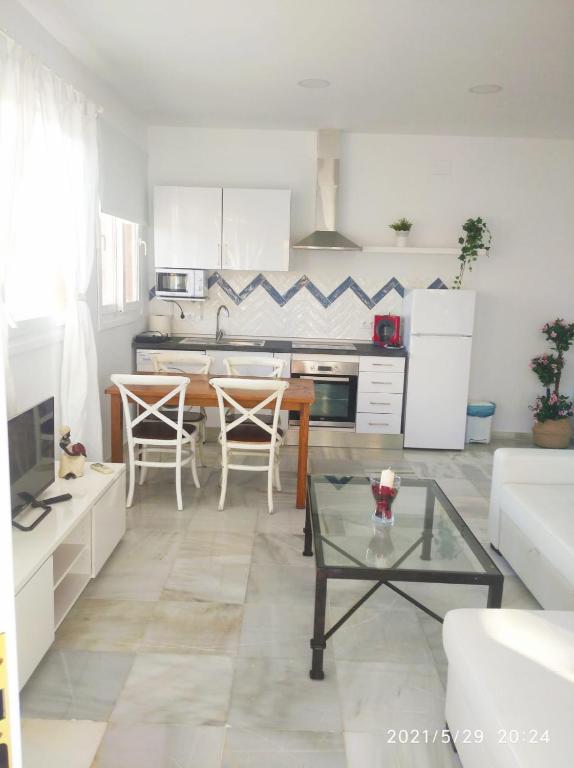 Kuchnia lub aneks kuchenny w obiekcie Apartamentos Sanlúcar Beach 2 y 3