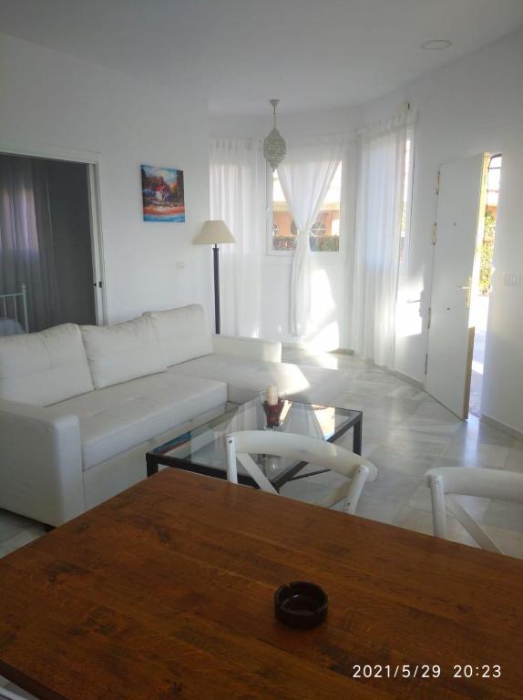 Część wypoczynkowa w obiekcie Apartamentos Sanlúcar Beach 2 y 3