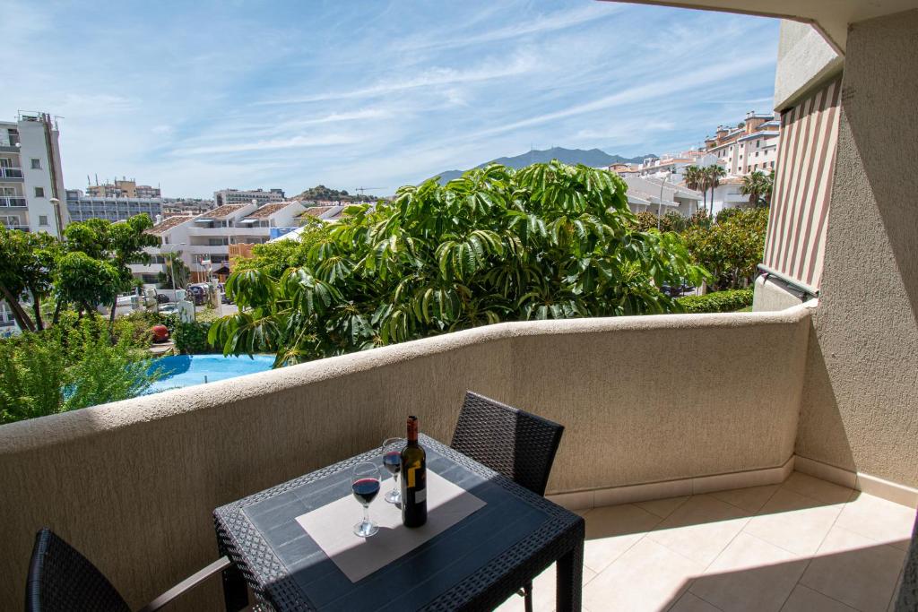 BENAL BEACH Superb Beach front 1 Bedroom Apartment, Sleeps 5