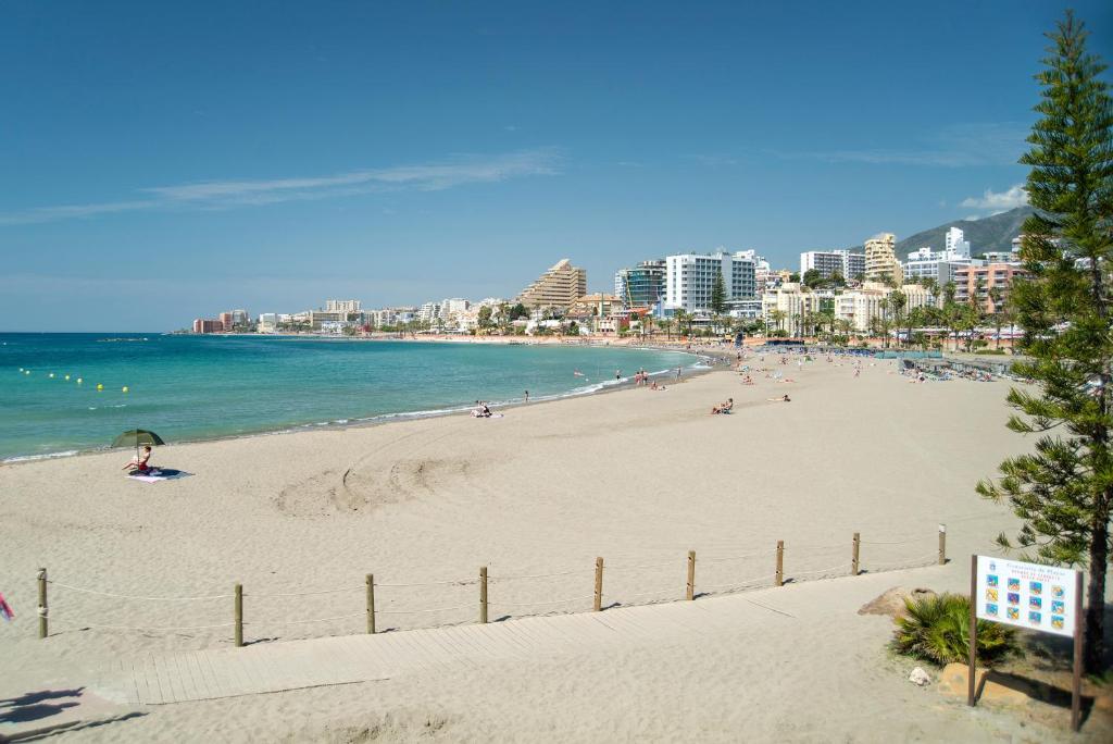 BENAL BEACH Superb Beach front 1 Bedroom Apartment, Sleeps 5 ...