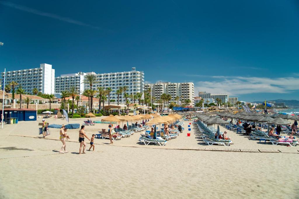 BENAL BEACH Superb Beach front 1 Bedroom Apartment, Sleeps 5 ...