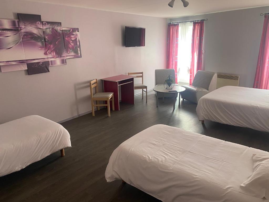 Postel nebo postele na pokoji v ubytování Hotel Le Sully