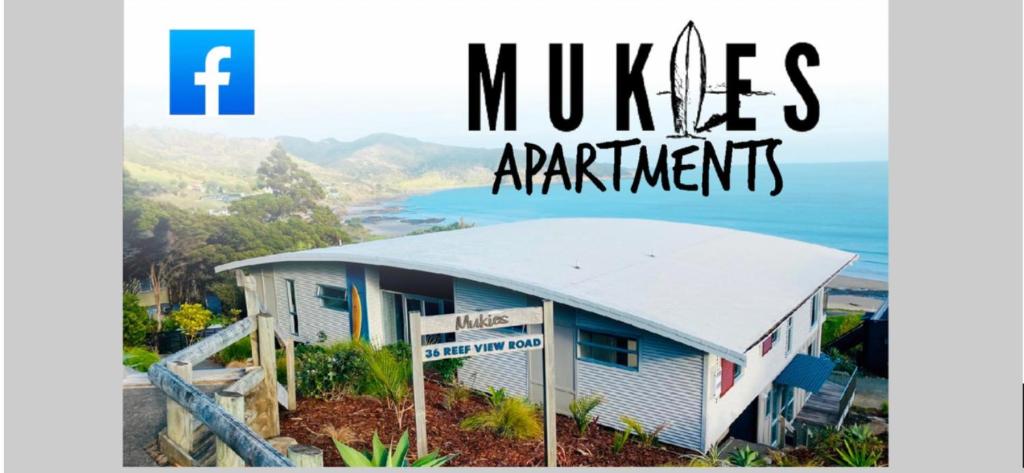 uma capa de revista de um edifício com as palavras apartamento das enfermeiras em Mukies Apartments em Ahipara