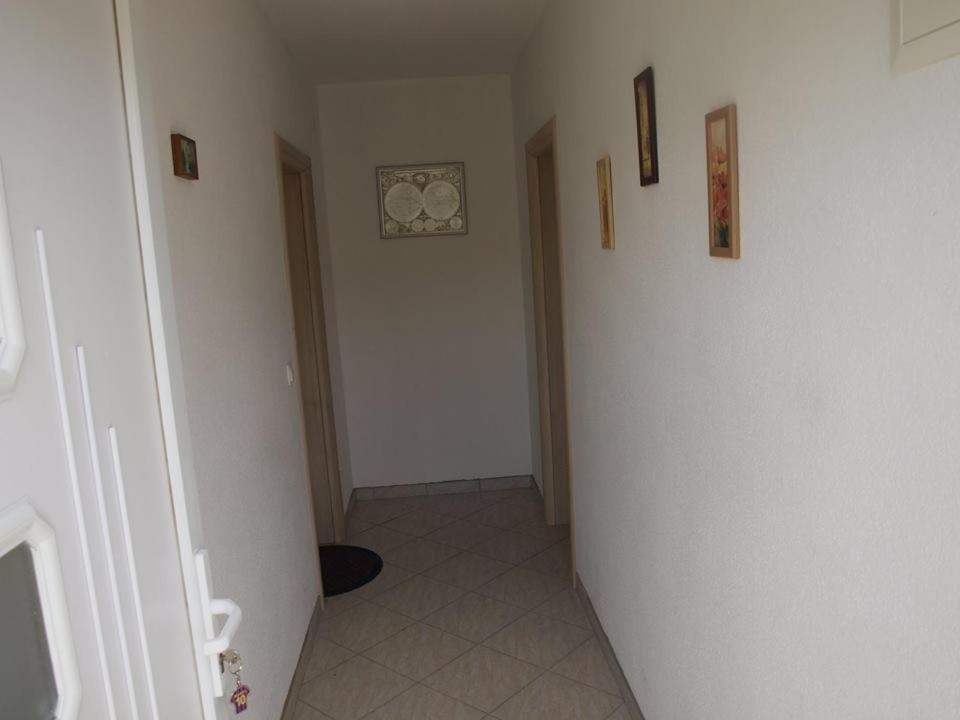 Fotografia z galérie ubytovania Apartment in Slatine with sea view, balcony, air conditioning, Wi-Fi (4784-1) v Slatine