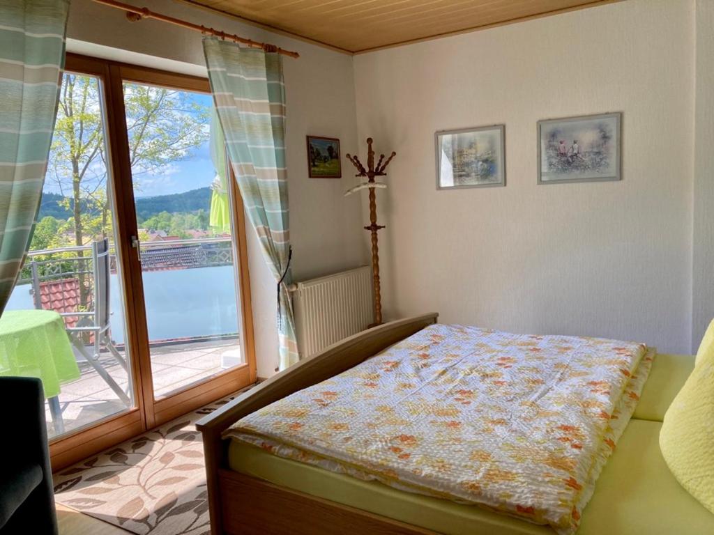 Postel nebo postele na pokoji v ubytování Pension Höchemer