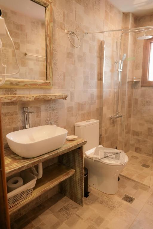Kúpeľňa v ubytovaní Akrotiri B&B