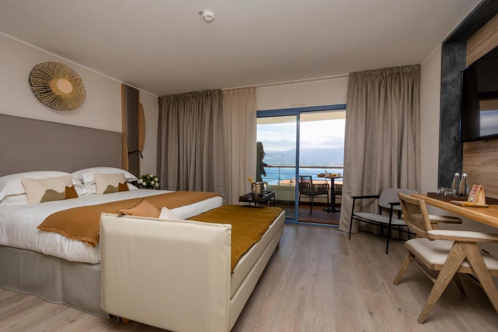 Postel nebo postele na pokoji v ubytování Hotel L'Acquale