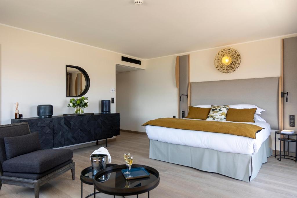 Postel nebo postele na pokoji v ubytování Hotel L'Acquale