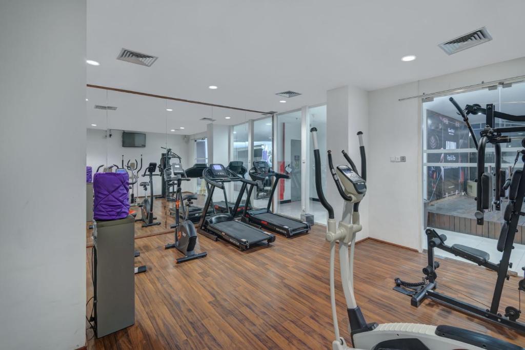 Palestra o centro fitness di Quest Hotel Darmo - Surabaya by ASTON