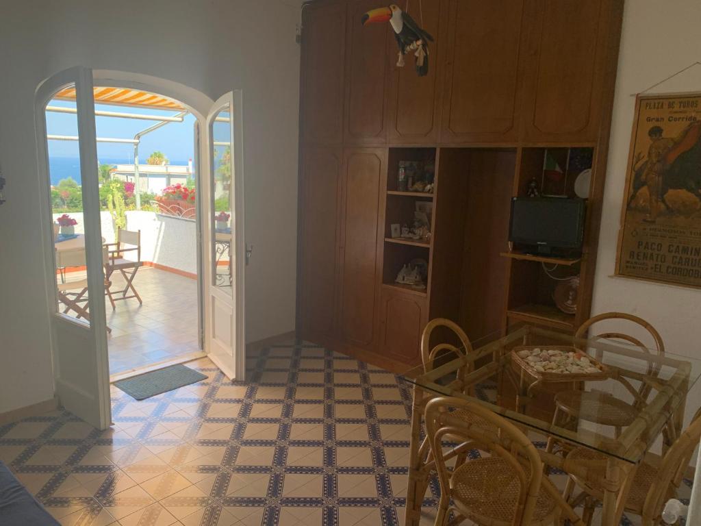Knihovna v apartmánu