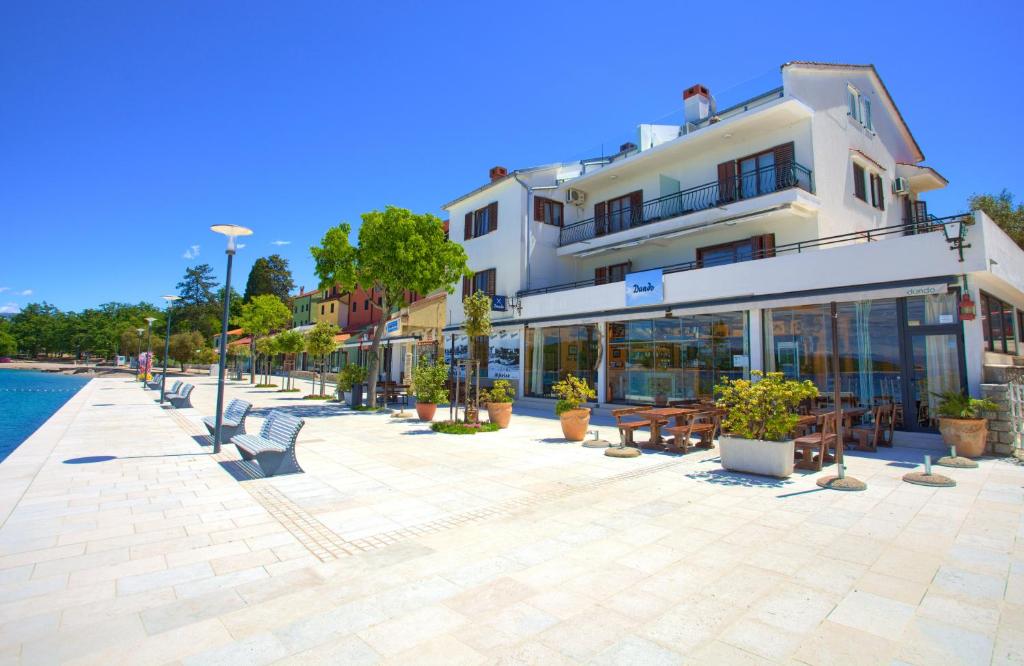 Πισίνα στο ή κοντά στο Apartments Dundo