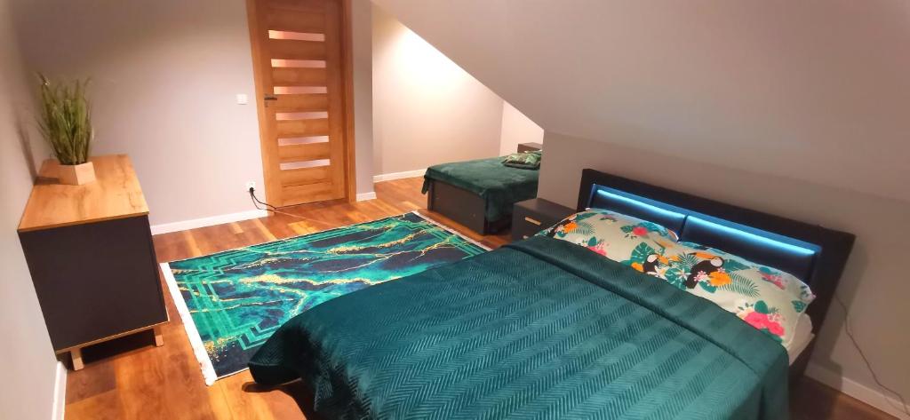 Łóżko lub łóżka w pokoju w obiekcie Apartamenty Green&Blue w Węgorzewie- GREEN