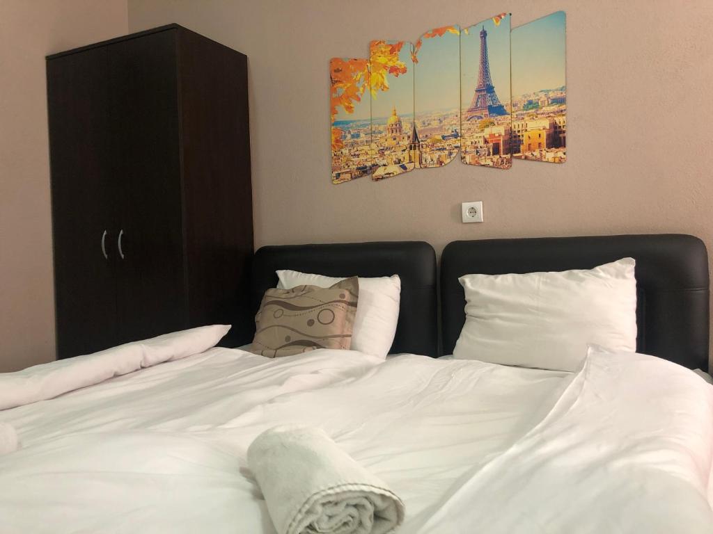 Postel nebo postele na pokoji v ubytování Hotel Etno Selo Timcevski