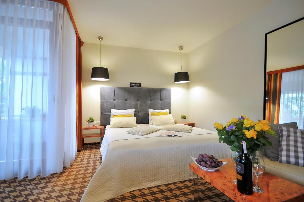 En eller flere senge i et værelse på DOBRUK APARTAMENTY "Krystyna" w PIĘCIOGWIAZDKOWYM HOTELU Royal Tulip Sand