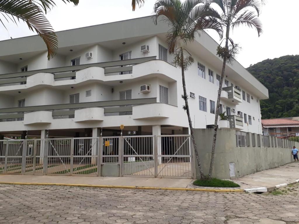  Apto Ubatuba praia grande 6 pessoas!