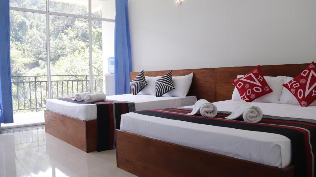 מיטה או מיטות בחדר ב-Boo Kirinda Holiday Resort