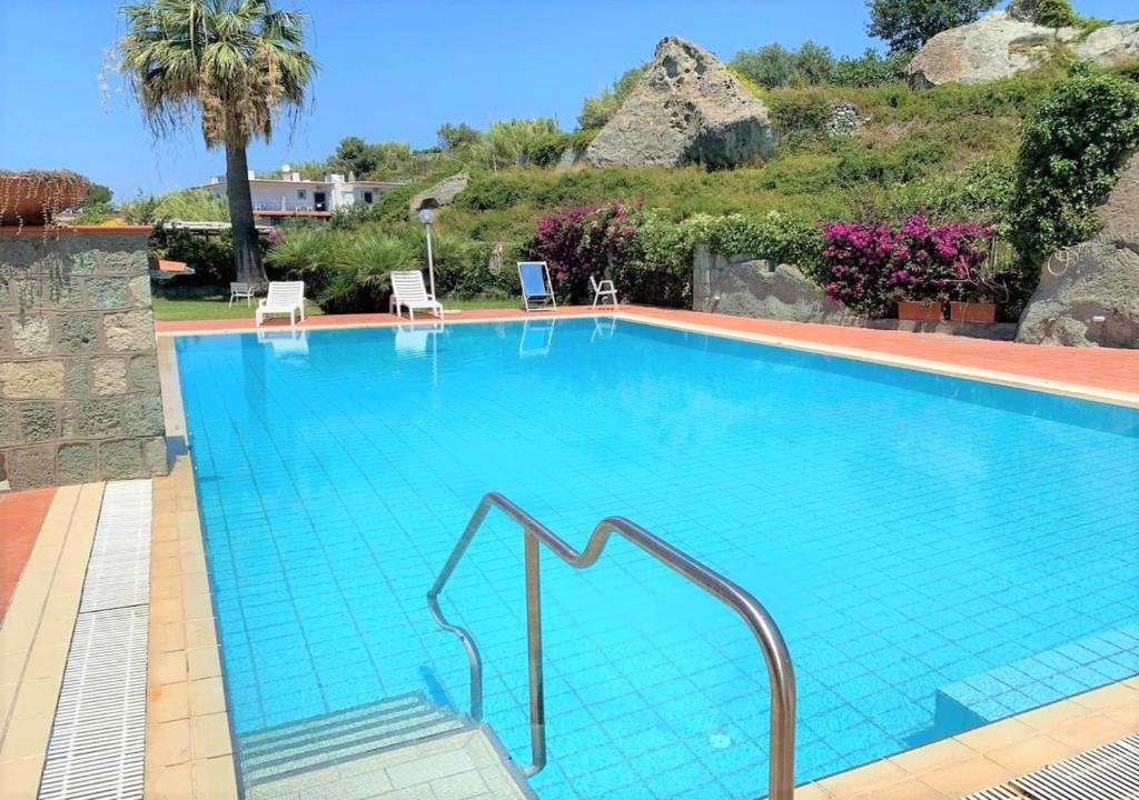 Bazén v ubytování Appartamento turistico Sunset Home nebo v jeho okolí