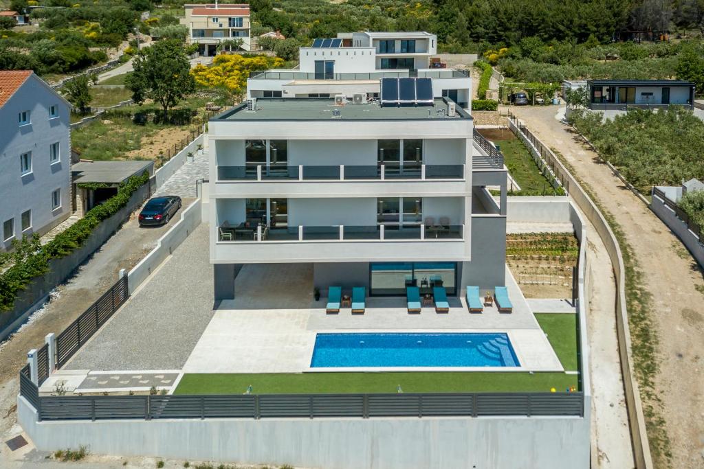 Budova, v ktorej sa vila nachádza