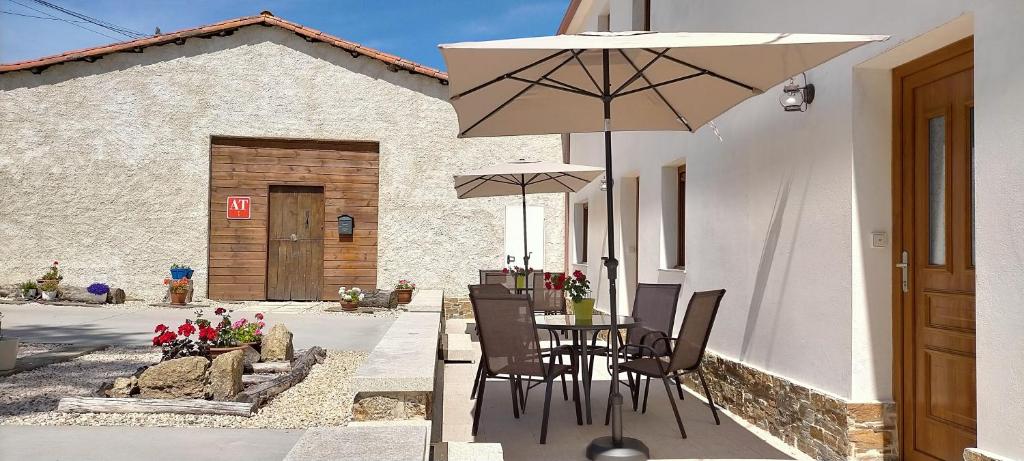 Patio alebo iná vonkajšia časť ubytovania O Labrego de Boimorto