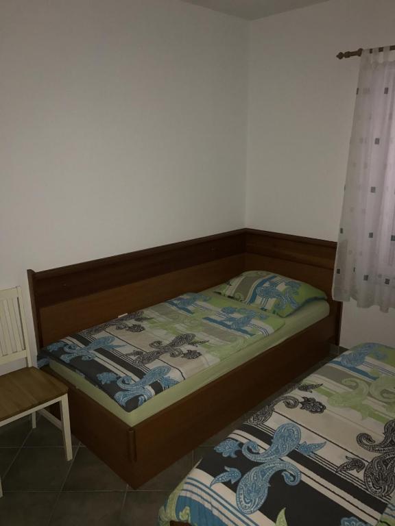 Posteľ alebo postele v izbe v ubytovaní Apartment in Sukošan with balcony, air conditioning, WiFi (4941-4)
