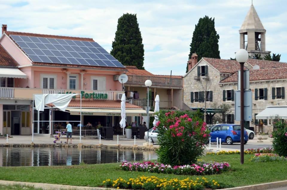 Budova, v ktorej sa apartmán nachádza