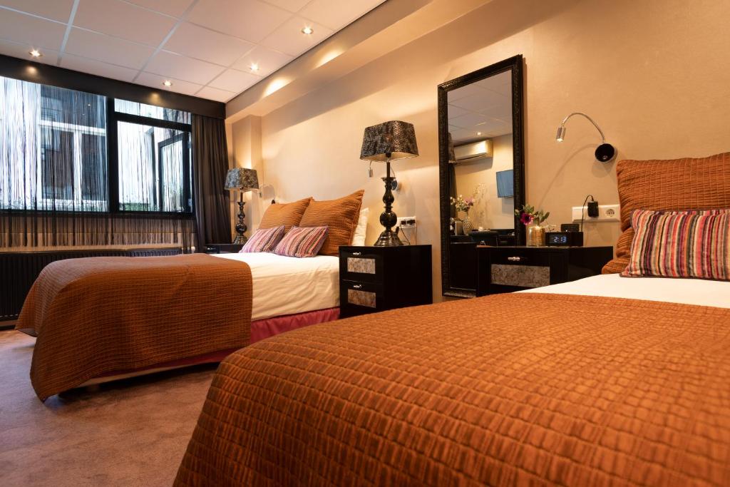 Postel nebo postele na pokoji v ubytování Hotel Sebastians