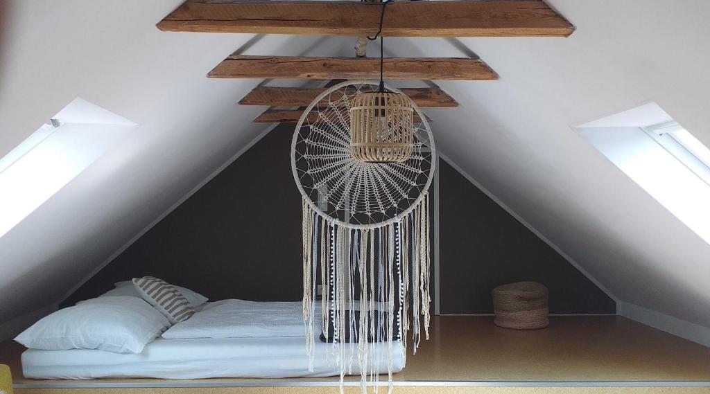 a dream catcher chandelier in a room with a bed at Dorfoase in Mönchhof