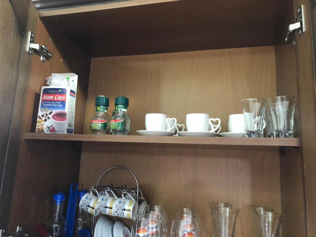 Set per la preparazione di tè e caffè presso Dibra's Apartment