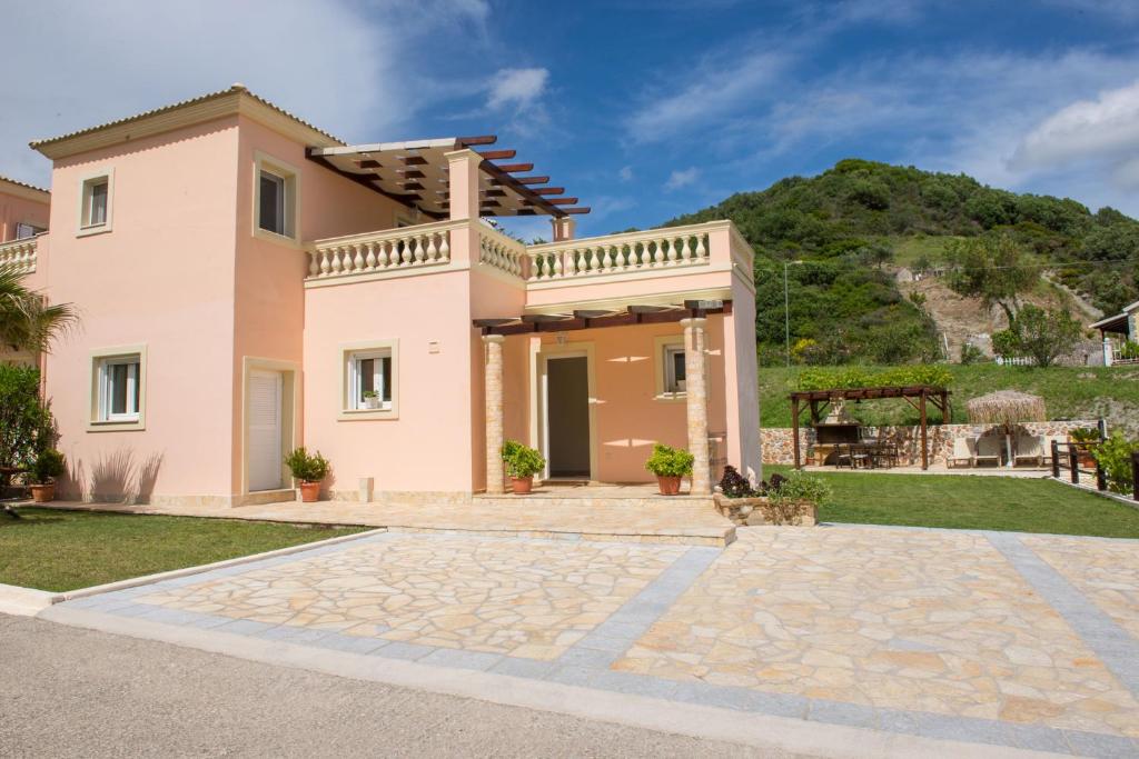een villa met uitzicht op een berg bij Villas Porto Odysseas Afionas Corfu in Afionas