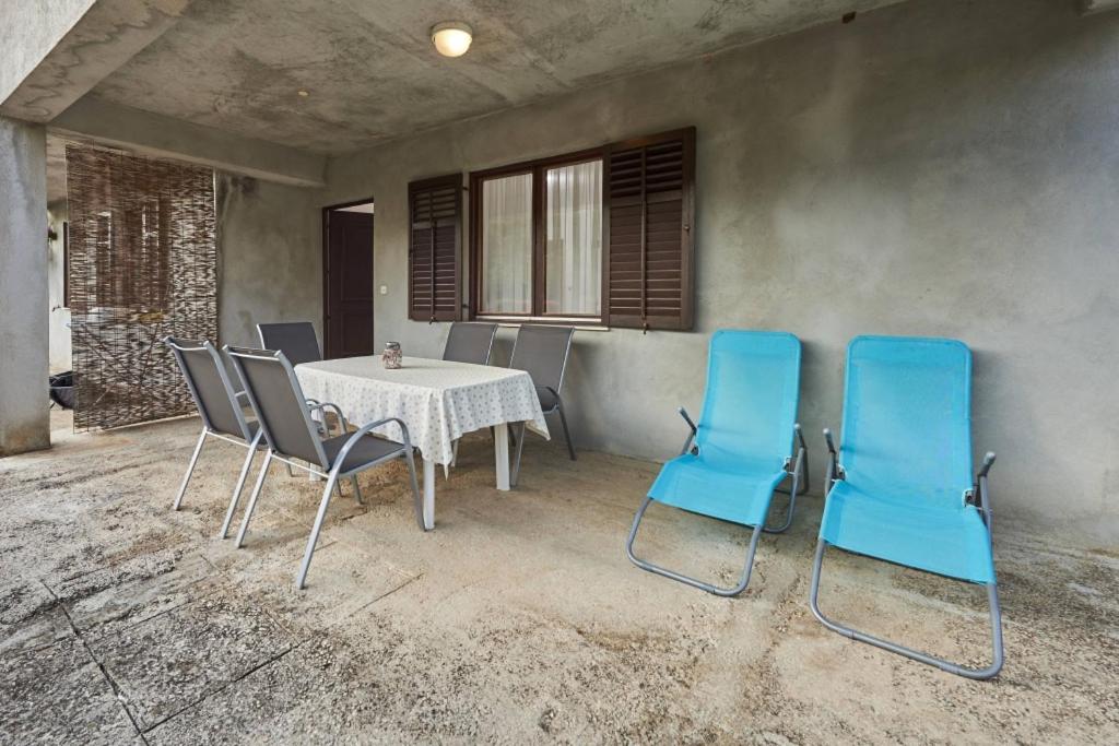 Fotografia z galérie ubytovania Apartment in Slatine with Terrace, Air conditioning, Wi-Fi (4789-2) v Trogiri
