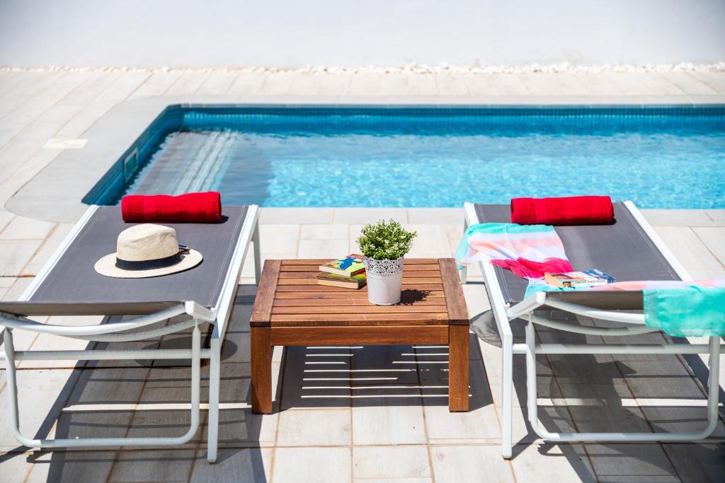 Bazén v ubytovaní Villa Shasya Costa Adeje with air conditioning alebo v jeho blízkosti