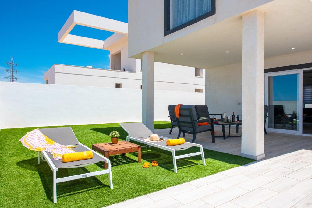 Posedenie v ubytovaní Villa Shasya Costa Adeje with air conditioning