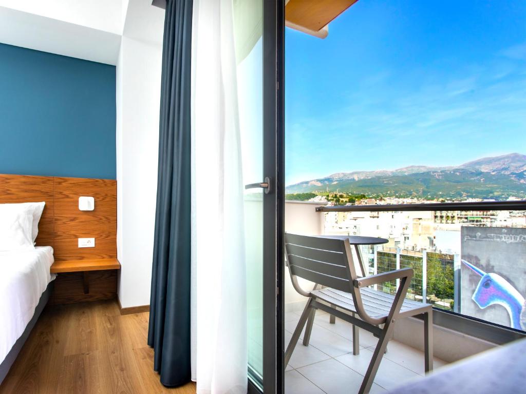 Nespecifikovaný výhled na hory nebo výhled na hory při pohledu z aparthotelu