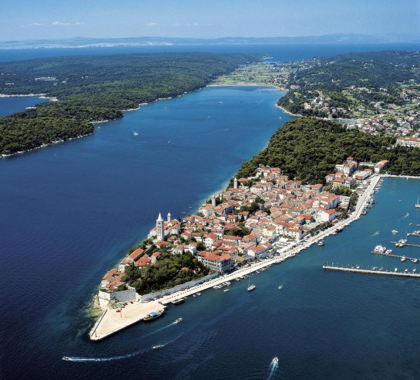 an aerial view of a small island in the water at Room in Palit with balcony, Wi-Fi (4603-3) in Mundanije