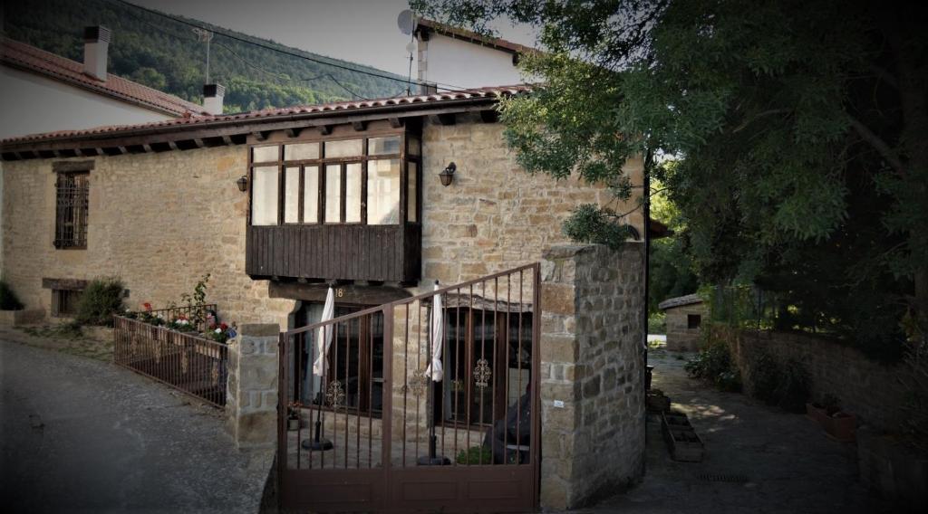 Casa Rural DADO Enea (España Aldunate) - Booking.com