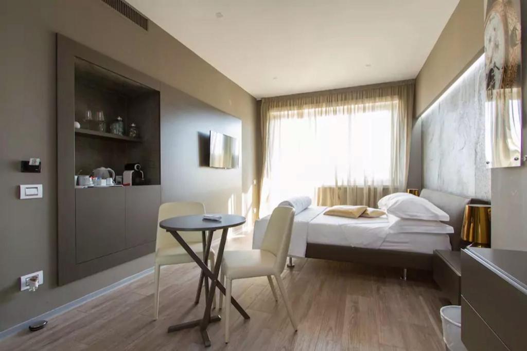 Postel nebo postele na pokoji v ubytování Ginevra Rooms