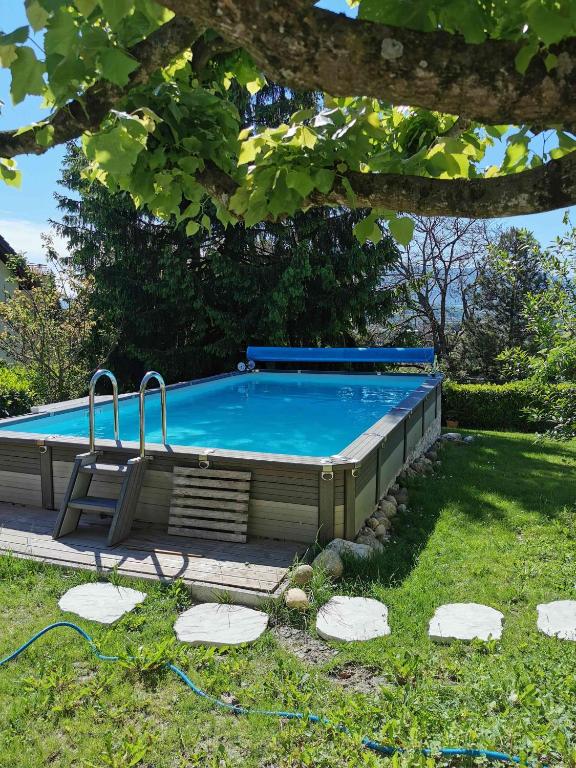 Bazén v ubytování Appartement 1 pièce entresol 30 m2 proche du centre et bain thermal nebo v jeho okolí