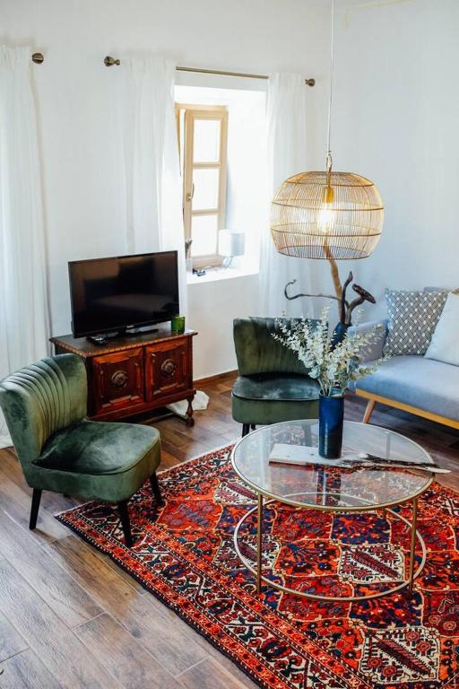 Televízia a/alebo spoločenská miestnosť v ubytovaní Apartment Aussee- Beletage Salzherrenhof- Küche, WLAN, Netflix