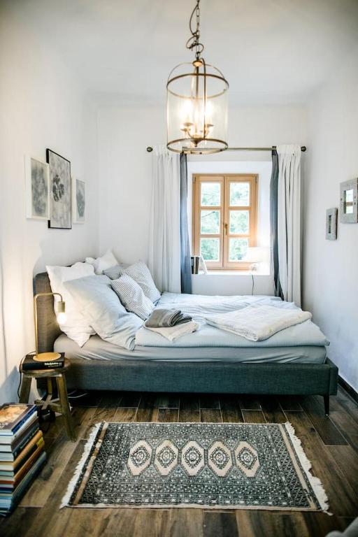 Posteľ alebo postele v izbe v ubytovaní Apartment Aussee- Beletage Salzherrenhof- Küche, WLAN, Netflix