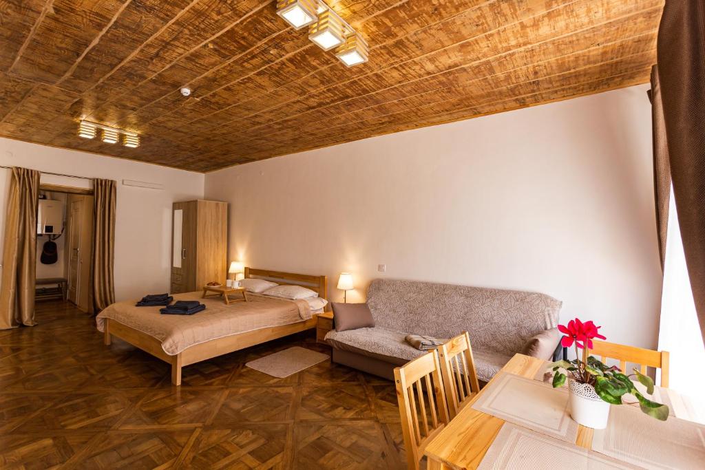 Luxury apartment with Rynok square view - One-Bedroom Apartment