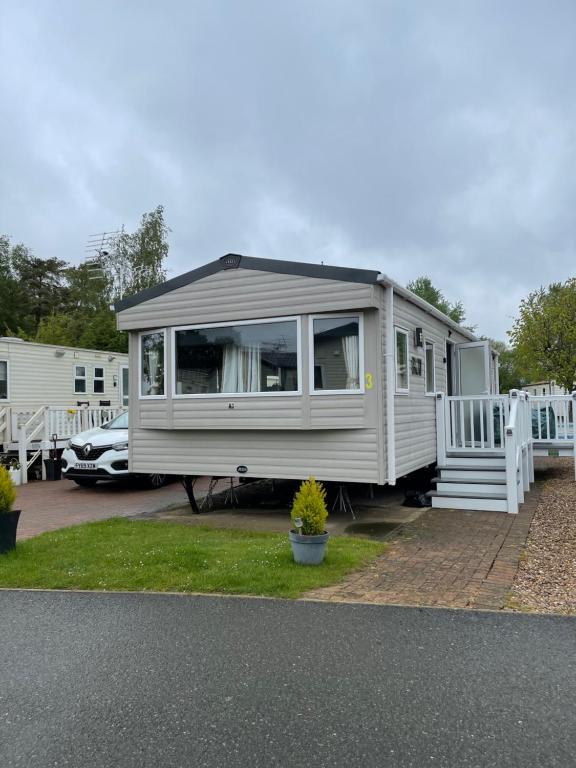 a small caravan parked in a parking lot at Sunscape breaks At Tattershall Lakes in Tattershall