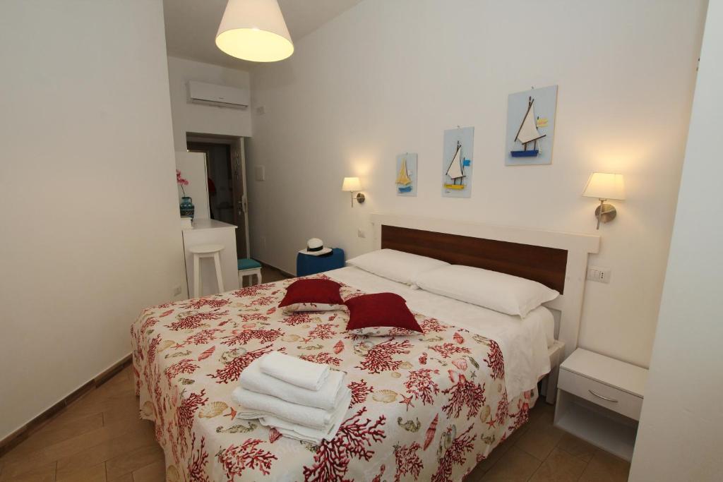 a bedroom with a bed with two towels on it at Casa Calieri in Tropea